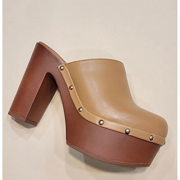 Platform clogs by BAMBOO. Vegan 🌱 size 7.5! Purchased from a local boutique. - Picture 2 of 7